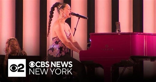 Alicia Keys performs surprise concert at NYC s Grand Central Terminal | Grand Central Terminal