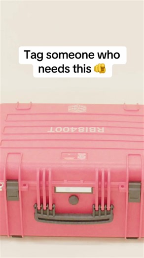 This is our RBI8400T, designed for aviation use ✈️ It comes complete with 134 tools 🧰 and a trolley case for easy transport 🚚 The kit is designed with push-point technology, allowing quick and easy tool removal 👌 If you’re interested, visit www.Redboxtools.com 🌐 or contact sales@redboxtools.com 📧 for more information and pricing. #Tools #Toolkit #Bahco #BahcoTools #Customfoam #Aviation