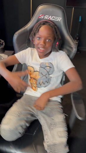 Super Siah on Instagram: "Help me get some vbucks by streaming my songs 😢 LINK IN BIO!"