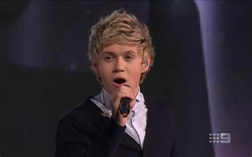 【五人时期】One Direction - One Thing (Live at the Logies Australia) 2012