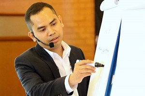 13K views · 466 reactions | ေခါင္းေဆာင္မႈဆိုတာ ဘာလဲ...