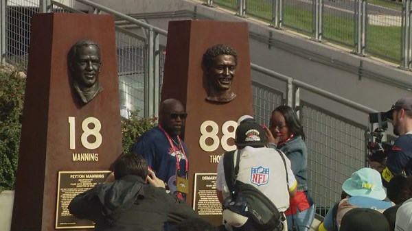 Demaryius Thomas officially inducted into Broncos' Ring of Fame as his pillar unveiled