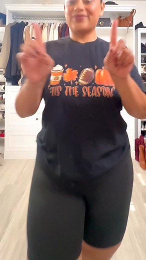 109K views · 24K reactions | This look on a plus size body Hi babes happy Monday! Saw this look and knew I had to recreate it for you guys殺 ✨Comment LINK for outfit deets✨ #plussizeblogger #styleinspo #209 #stockton #lodi #fallstyle #fashionblogger | Katskurves | Facebook