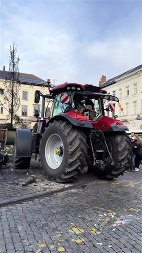 Exploring Jhoonderee Tractors for Modern Farming