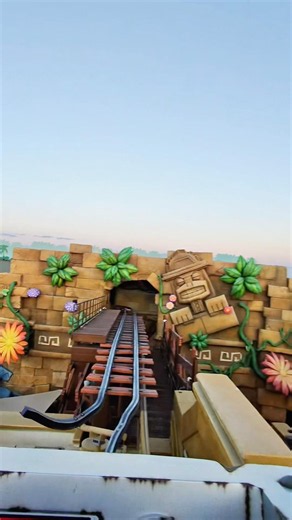 Donkey Kong Minecart Madness Ride Universal Epic Universe #shorts #themeparks #rollercoaster