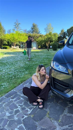 Dite che se ne accorgera? 😊😇con la scusa ho fattò anche la pedicure🙈#videoviral #vitadicoppia #videodivertenti #comics @Elena