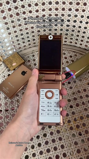 A very interesting phone. #cect #iphonen3 #cectn3 #cect #n3 #2009 #RGB #Runninghorselight #shanzhai #tech #iphone #LED #Shanzhaiphone #apple #china #flipphone #flip #phone #SciPhone