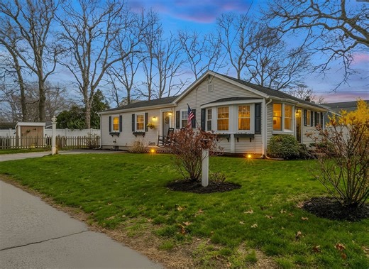 25 Clover Ln, Mashpee, MA 02649 - MLS 73505573 - Coldwell Banker