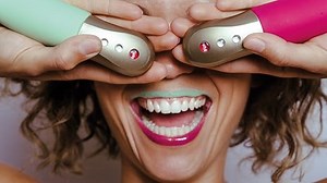 FUN FACTORY Stoßvibrator SUNDAZE (Pink) – 4-in-1 Vibrator mit Stoßfunktion zur Stimulation von G-Punkt, Klitoris & Vagina – pulsiert, klopft, vibriert & stößt – medizinisches Silikon