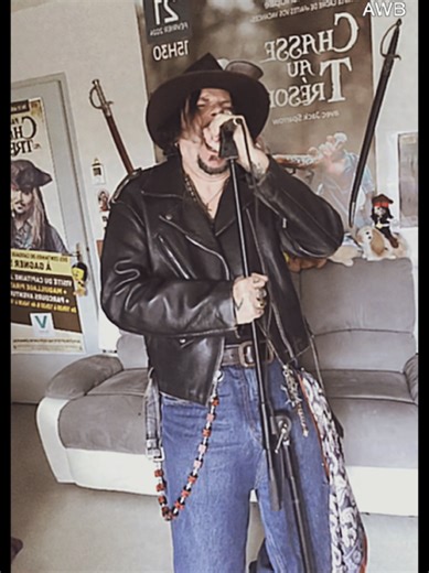 C'est Dimanche, y' a Rock à la maison ⚡🤘🎸😝😝 #JohnnySteff #johnnydepp #jacksparrow #sosiejohnnydepp #johnnydepplookalike