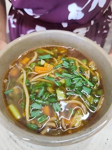 VEG MANCHOW SOUP in new style - easy recipe - No ajinomoto and cornflour - Live video Text Recipe Link : https://www.zaykakatadka.com/recipe/healthy-veg-manchow-soup/ Veg Manchow soup | Zayka Ka Tadka