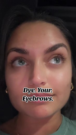 Moral of the story: even if you have dark hair, dying your eye brows helps add more definition to them and I’m a big fan of dying mine 🤨 I use the henna capsules from @BAEBROW #eyebrowtutorial #eyebrowshaping #eyebrows #greeneyes #eyebrowtint