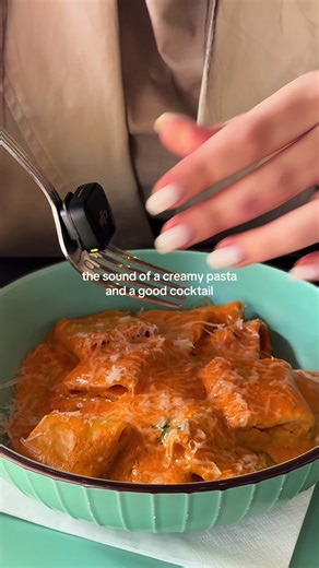 🍝🍸 The sound of a creamy pasta and a good cocktail. Unele combinații se simt perfect de la prima… furculiță. #restaurantmichelino #cremypasta #cocktailtime #italiantaste #restaurantbacau