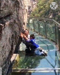 Dad gets terrified walking on glass skywalk | Awesome