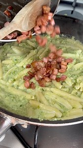 La Pasta con pesto di fagiolini e pancetta è un primo piatto molto gustoso, provatelo | Rossella in padella, il blog di Rossella Cosentino