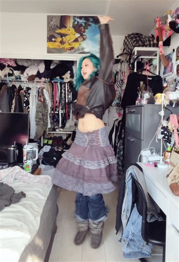 ᗰᗩYᗩ (@suprfrikncoolswagunicorn)’s video of Dye Hair