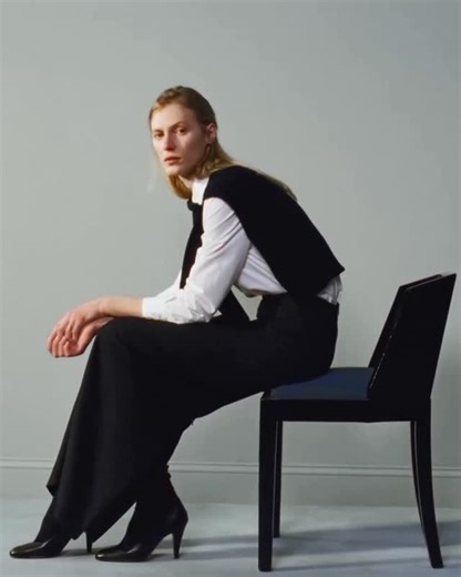 Viva Model Management on Instagram: "Julia Nobis for @therow Spring 2026. Styling : @brian__molloy Creative Direction : @charleslevai & @kevintekinel Hair : @jimmypaulhair Makeup : @dickpageface Casting : @ashleybrokaw @isitnobis @vivamodel #vivamodel"