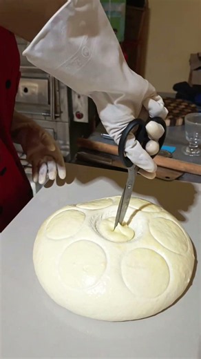 Very satisfying bread dough #bakeryowner #koreanfood