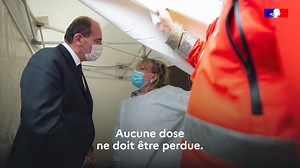Le centre qui a ouvert ses portes ce matin au Stade de France permettra de vacciner près de 10 000 personnes chaque semaine. Partout dans le pays, la vaccination s'accélère : nous devrons atteindre dès cette semaine l'objectif de 10 millions de primo-vaccinés. | Jean Castex
