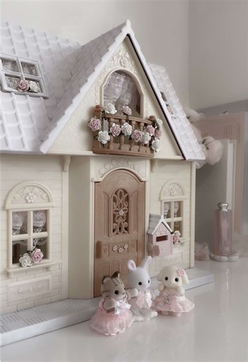 Barbie's Epic Sleepover Pillow Fight Adventure! 🎀