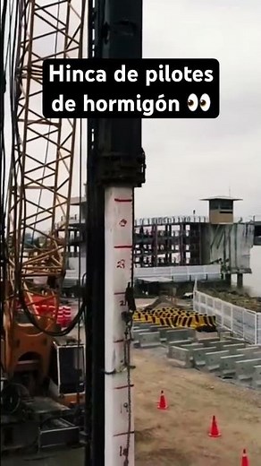 Hinca de pilotes prefabricados de hormigón armado.