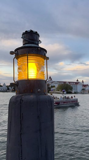 Disney Resort evenings 😍 What Disney Resort is your favorite to walk around at sunset? 🌅 | Hannah Murry Reed