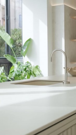 Cosentino France | Grâce à son procédé exclusif de frittage et d’ultra-compactage des particules, Dekton offre une résistance exceptionnelle à la chaleur, aux... | Instagram