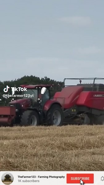 Baling Straw with Case Puma 240 & Massey Ferguson 2290 square baler. [24]. Full video 👆🏿