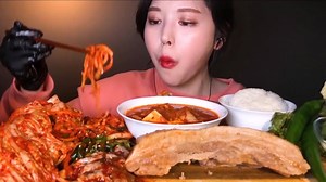 918K views · 5.3K reactions | Hello everyone ! I’m Boki 殺 Today i ate boiled whole pork belly which is 1.5kg in weight. I was not satisfied with the thin meat, so I wanted to eat it thick. Also, there are many delicious Kimchi to eat with. The meat was so tender that I was happy the whole time I ate it. I'm so excited that I'm eating fast, but I'm happy. That's enough. Have a happy dinner, too  | 복희Boki Mukbang ヅ | Facebook