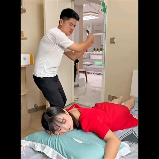 ek ladki jab so rahi thi tab ek ladka use Marne Marne ka plan banaa rahi thi tab #shorts #video