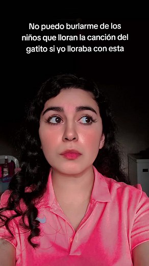 Miranda Cosgrove en traje de baño - Video Musical Happier