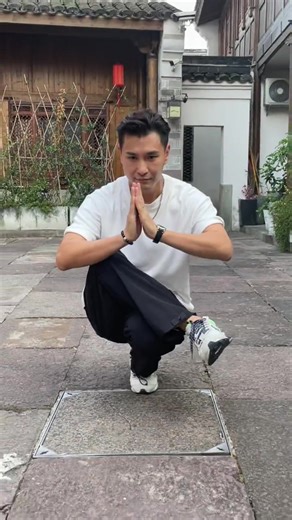 Entertaining Boxer Performance Featuring Ruco Chan and Rosina Lam