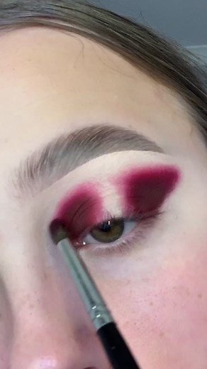 Red spotlight! #fyp #foryou #makeuptutorial #makeuplook #redeyeshadow