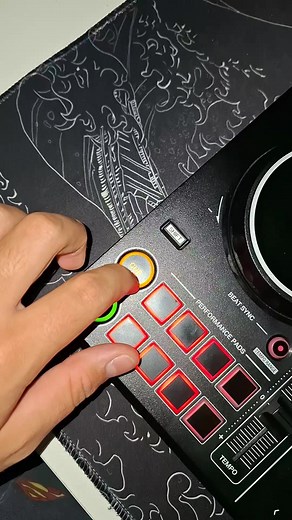 Pioneer DDJ-200 Manéler Remix: Virtual DJ Experience
