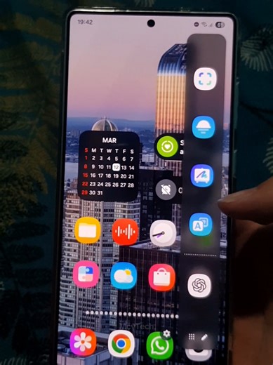 How to Activate Edge Panels on Samsung Devices