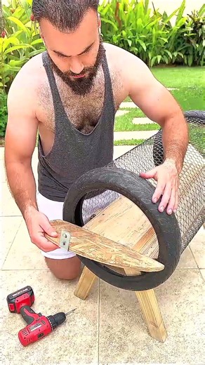 HOW I MADE THIS MINI CHICKEN COOP USING A TIRE AND SOME BOARDS