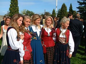 Admirez les habits traditionnels norvégiens! (1)