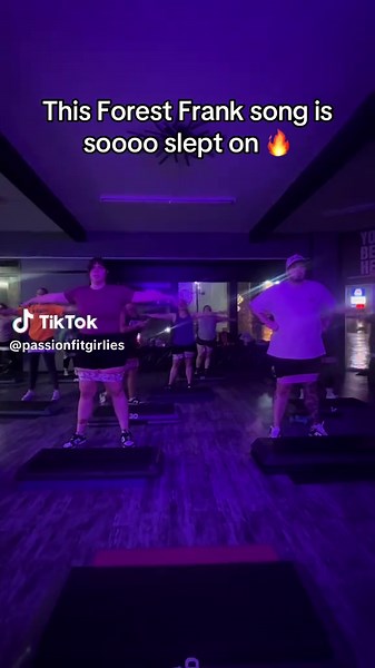 Christian step tonight was such a vibeeee! Something about getting to praise Him while doing something I love so so much… nothing can compare 🥹😭❤️ ##dancefitness##funcardio##stepfitness##armroutine##armworkout