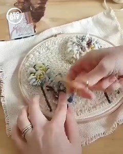 Punch needling is our new obsession 😍🧵 via Studio VerSie Instagram: https://www.instagram.com/studioversie/ | Pixel Pop