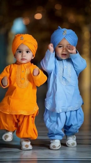 kids performing Bhangra