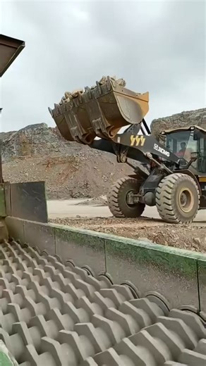 166K views · 675 reactions | Vibrating screen#Vibratingscreen | Chill Vibes | Facebook