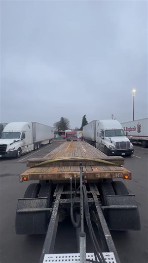 How to park at the Truck Stop...... #trucks #trucking #truckwheels #truckdriver #trucker #truckinglife #diving #driving #drive #truckerlife #unitedstates #job #jobsearch | American Truckers