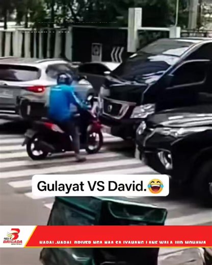 HABAL-HABAL DRIVER NGA NAA SA IYAHANG LANE WALA JUD MOHAWA HUMAN MI-COUNTER FLOW ANG USA KA VAN SA MAKATI CITY Makita sa video nga wala jud mohawa sa iyahang lane ang habal-habal driver human misugat sa usa ka Van nga mi-counter flow. Gikahimut-an kini sa kadaghanan apan gikasuko pod kini sa pipila ka mga motorista tungod nag dala kini og kalangan sa kadalanan sa maong lugar. Video courtesy: Home Pinoy Online #BrigadaNewsFMMati #InTheHeartOfChangingLives | 103.1 Brigada Mati City