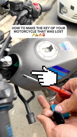 17K views · 94 reactions | How to make the key to your motorcycle when it is lost 螺……..cómo hacer la llave de tu moto si se perdió #motorcycle #motorbike #motor #key #locksmith | Cerrajeros Master Locks | Facebook