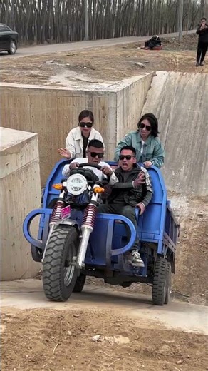 Four-wheel drive electric vehicle, super powerful #dump tricycle #heavy-duty electricMotorized
