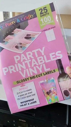 Party Printables Vinyl. DIY Valentine ideas #prettypartyandcrafty #partyprintablespaper #partyprintablesvinyl #valentinesday