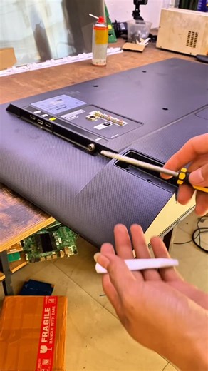 Jupri S Elektro on Instagram: "How to remove the back cover of a Samsung TV without screws #reels #fyp #tv #samsung #electronics"