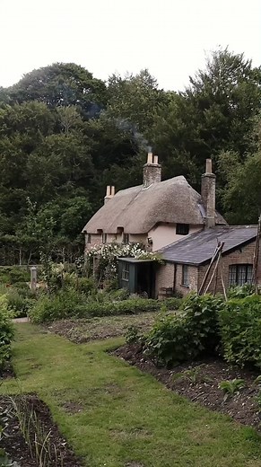 Thomas Hardy's Cottage in Dorset: A Cozy English Village Escape