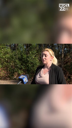 A witness is calling Dr. Linda Davis a hero, saying she saved her, her toddler and her unborn child in Monday's deadly ICE chase crash in Savannah. More info: https://www.wjcl.com/article/savannah-ice-crash-linda-davis/70397470 | WJCL News