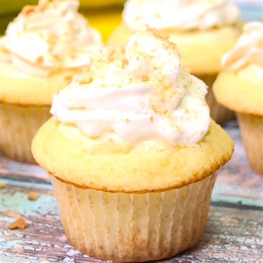 FULL recipe here >> https://www.melissassouthernstylekitchen.com/banana-pudding-cupcakes/ Banana Pudding Cupcakes bring the creamy goodness of vanilla pudding and fresh banana chunks into a fun, handheld cupcake. | Melissa's Southern Style Kitchen